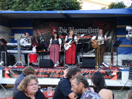 http://die-jaegermeisters-band.de/media/Stadtfest Tittmoning 2010/DSC03103.JPG